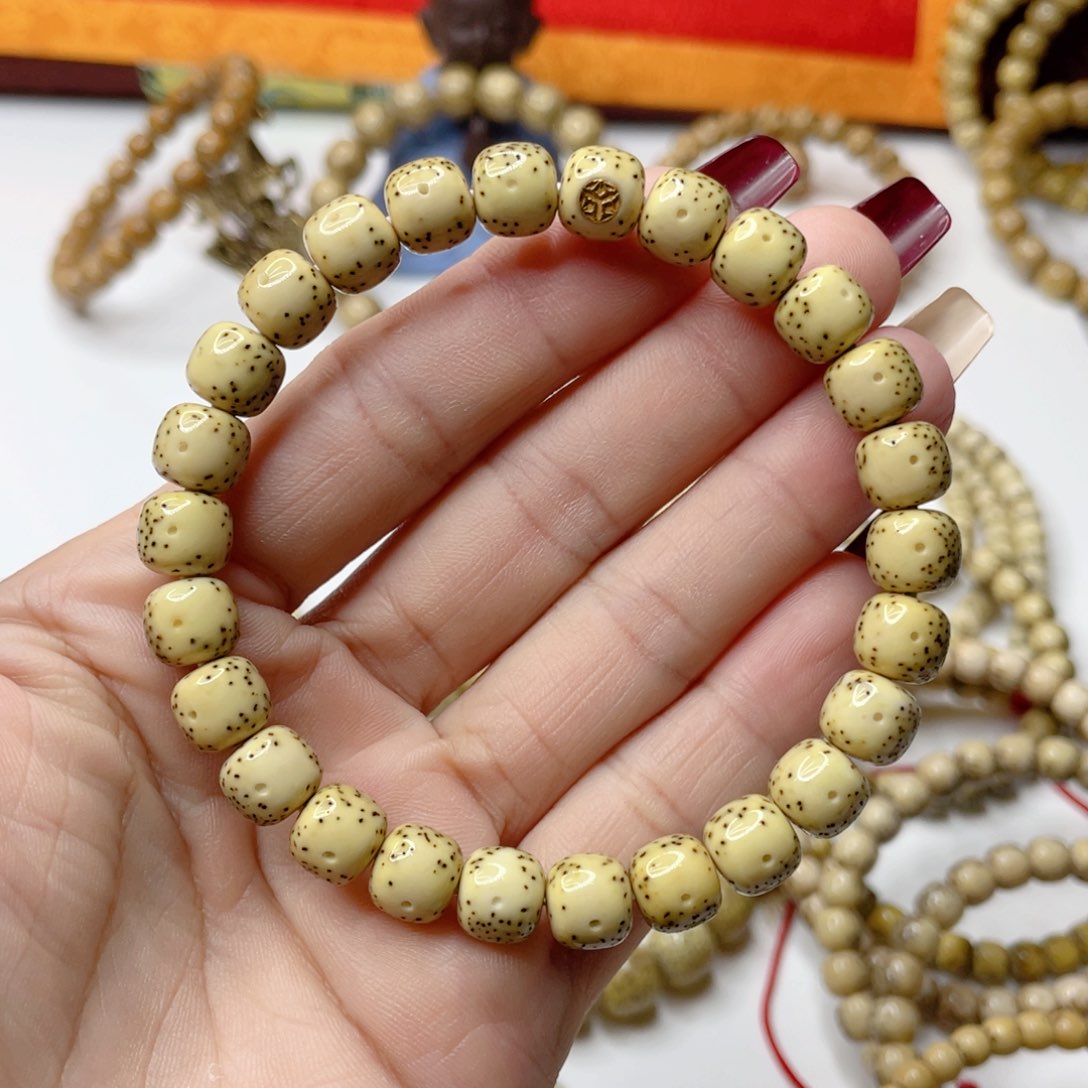 星月菩提吊坠石玉料古瓷白大留白小细星卡9