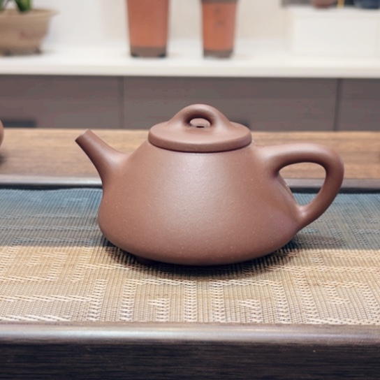 紫砂黄龙山原矿紫砂黄龙山原矿底槽清半手工（200 cc）