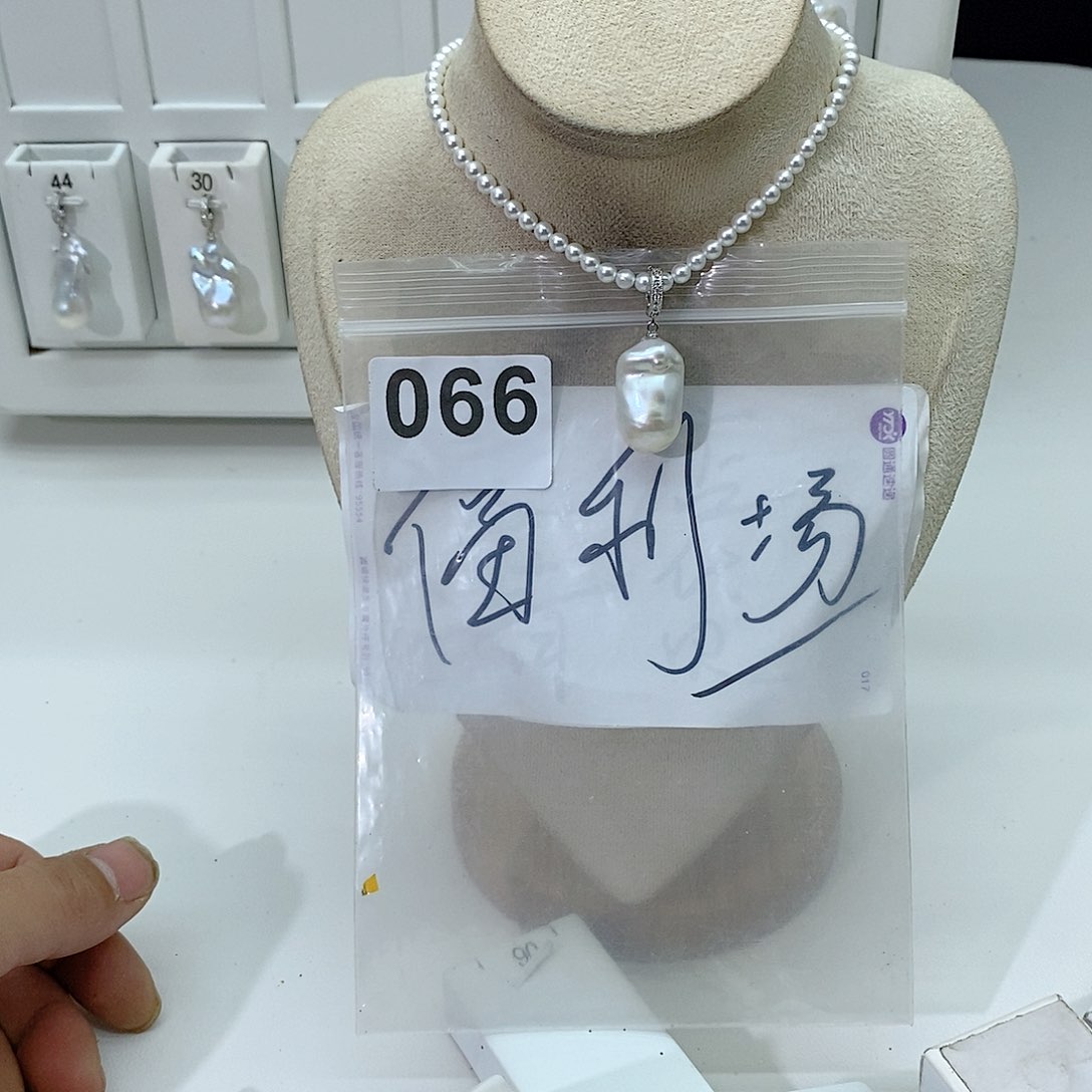 淡水珍珠颈饰合金