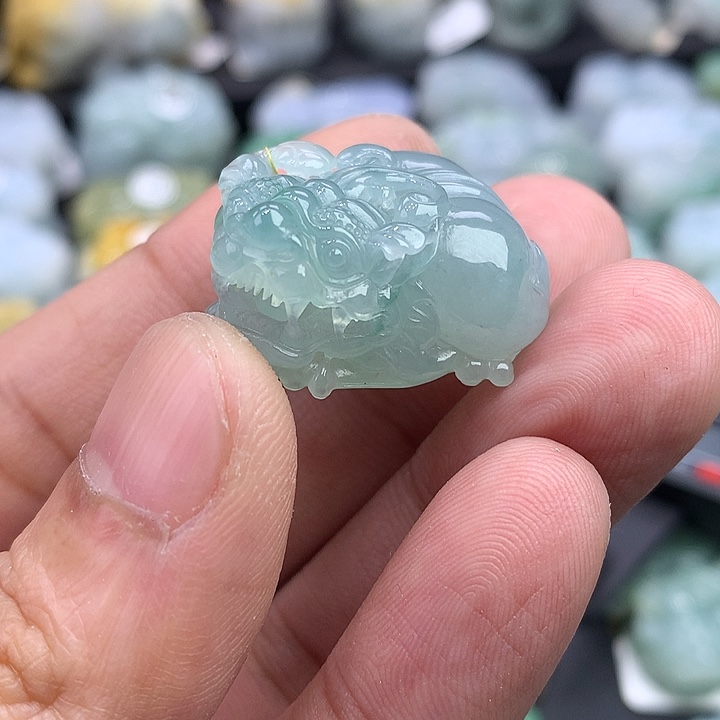 翡翠未镶嵌颈饰天然缅甸A货翡翠貔貅吊坠