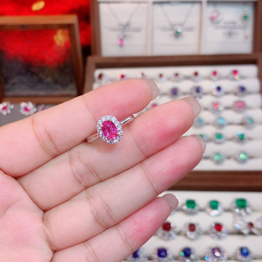 戒指18K金镶嵌尖晶石0.85ct/七天无理由