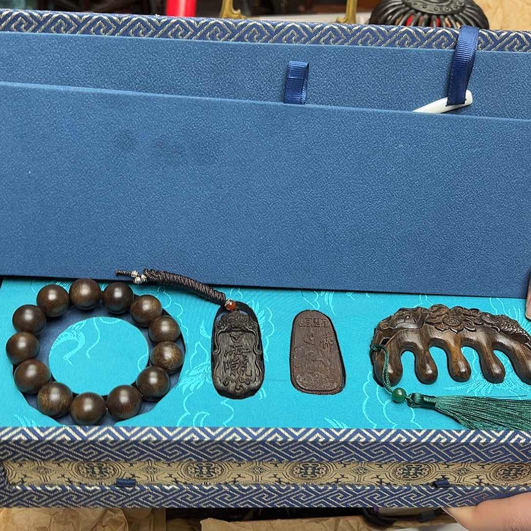 大叶紫檀（黑酸枝木类）