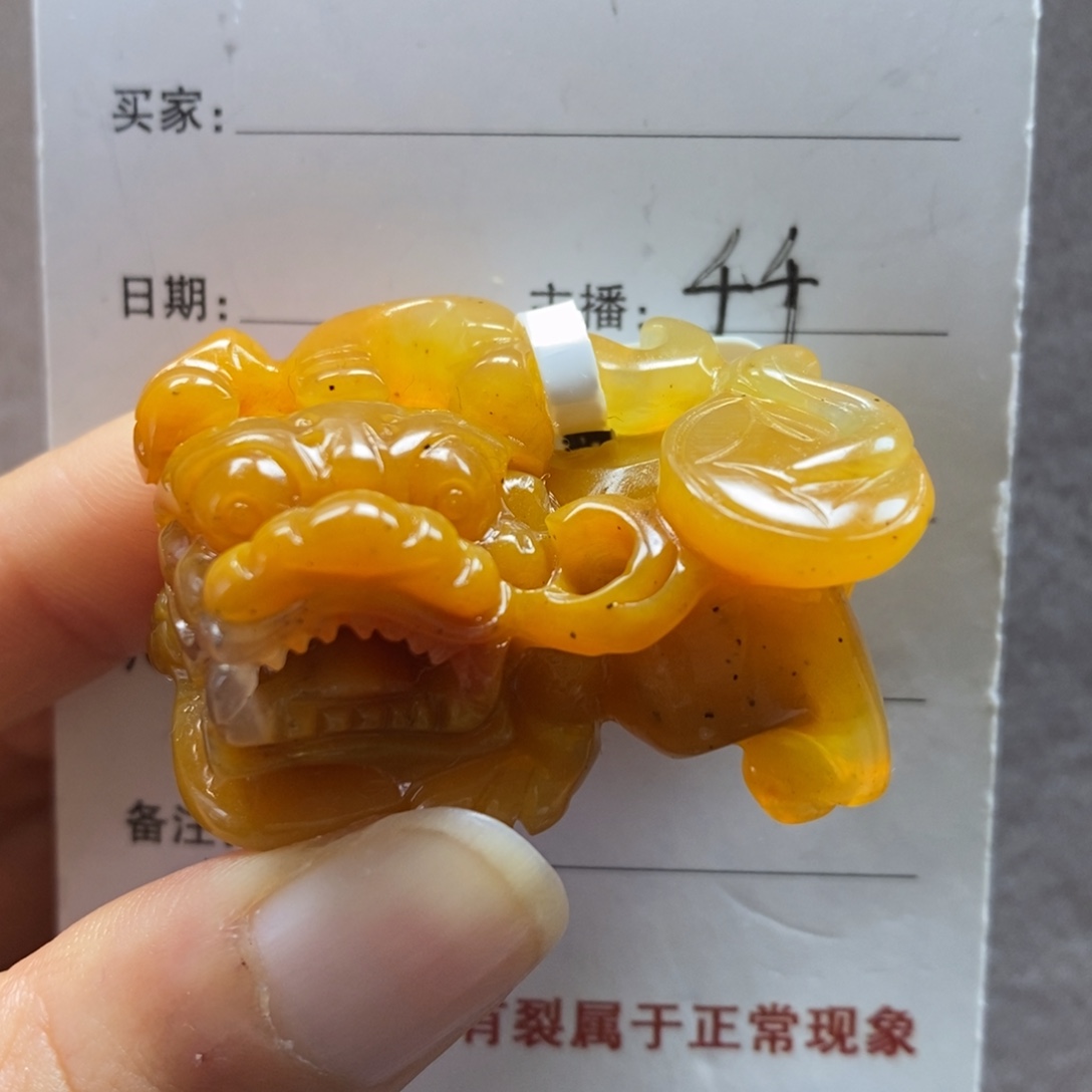 石英质玉（黄龙玉）未镶嵌颈饰