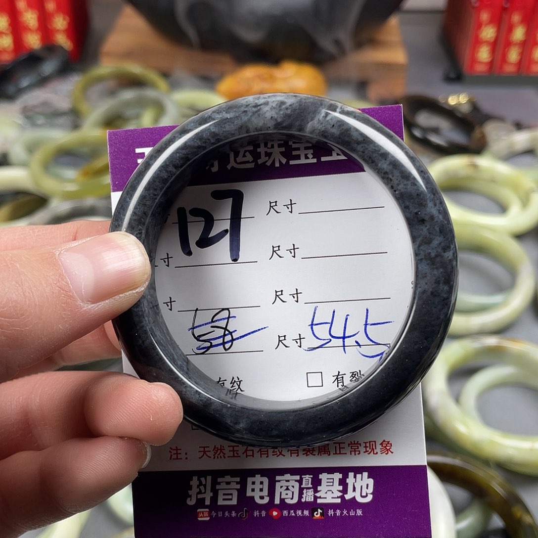 蛇纹石玉手镯足铂镶嵌