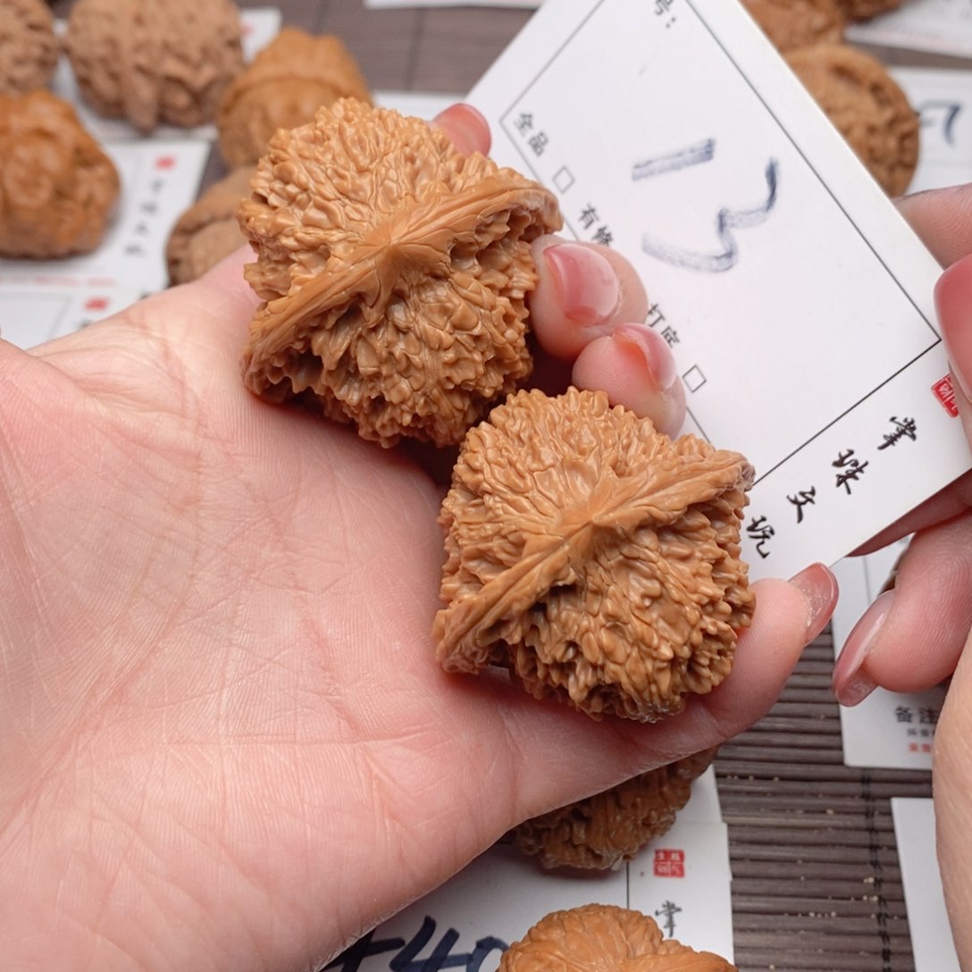 文玩核桃吊坠45星星13