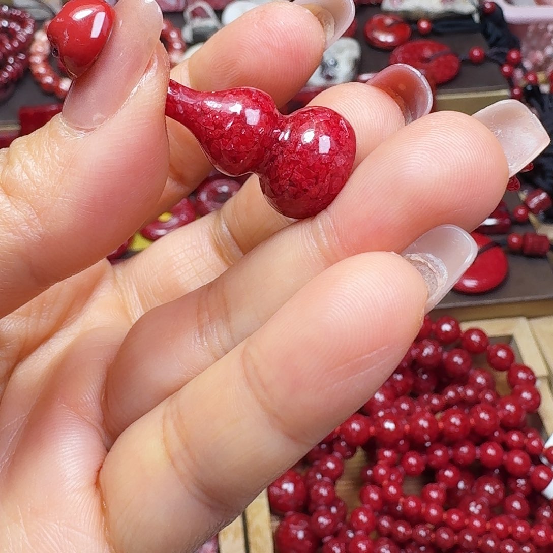 天然辰砂晶体葫芦吊坠