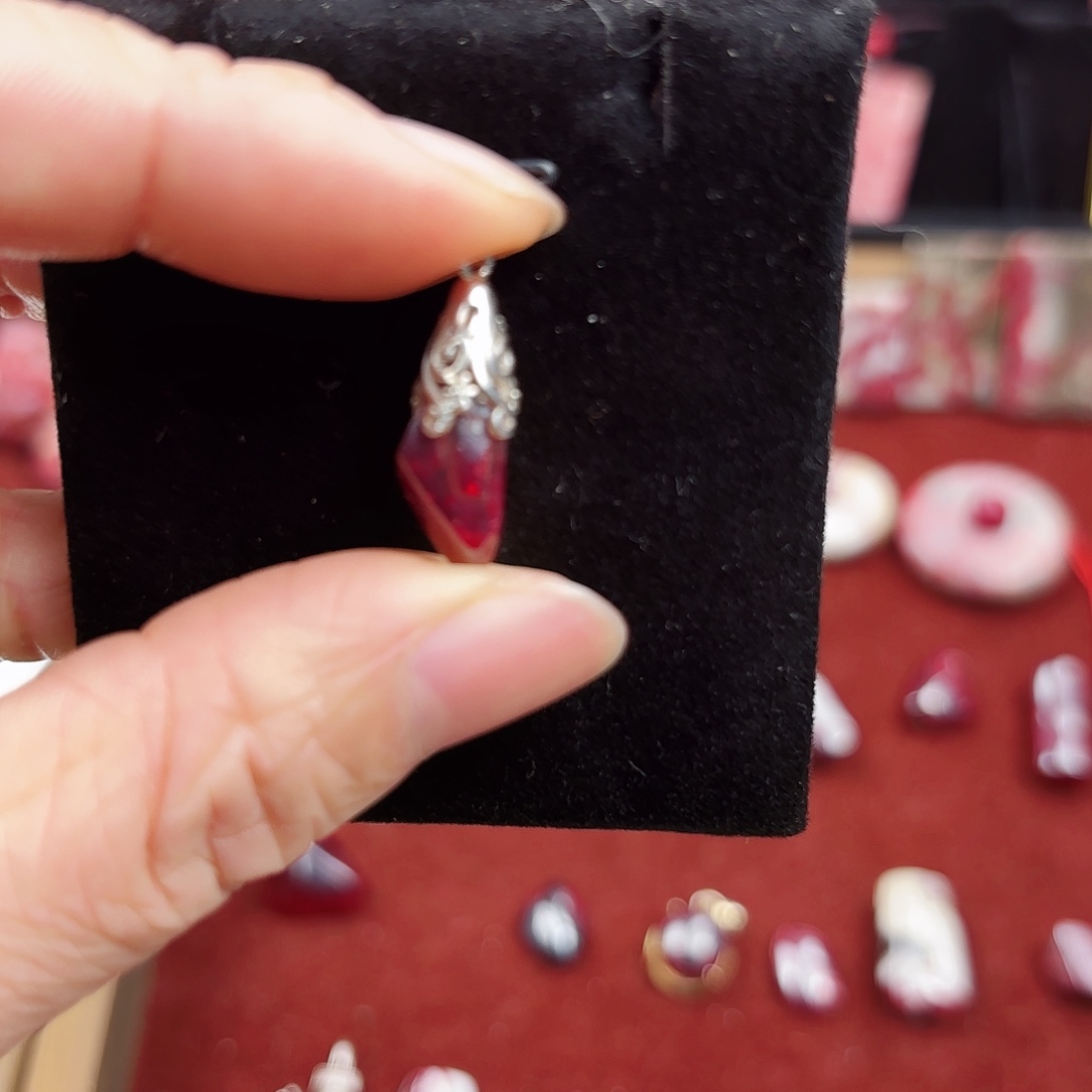 至***宝天然辰砂瑞琰朱砂朱砂单晶体吊坠项