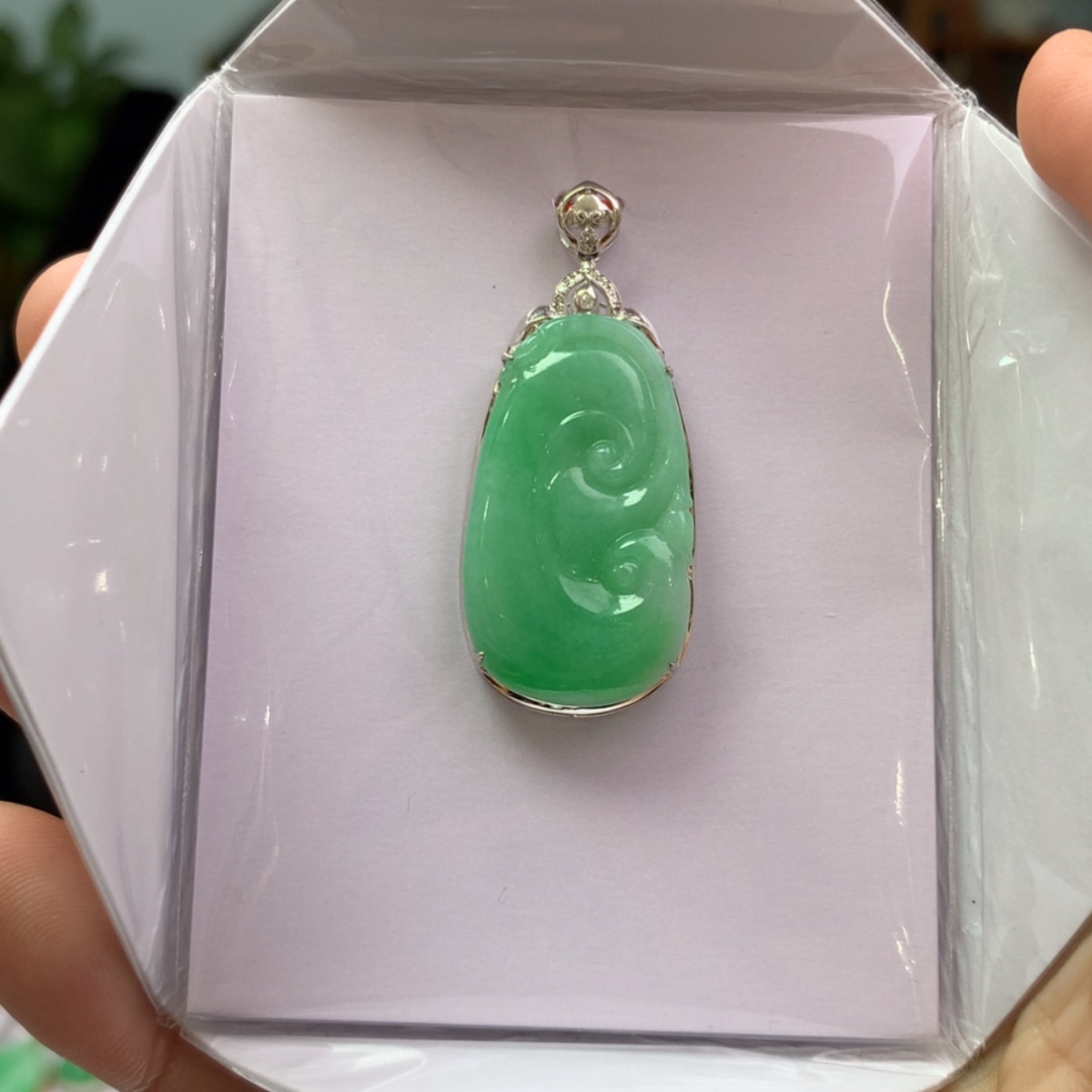 【闪购商品】翡翠颈饰18K金镶嵌翡翠首饰