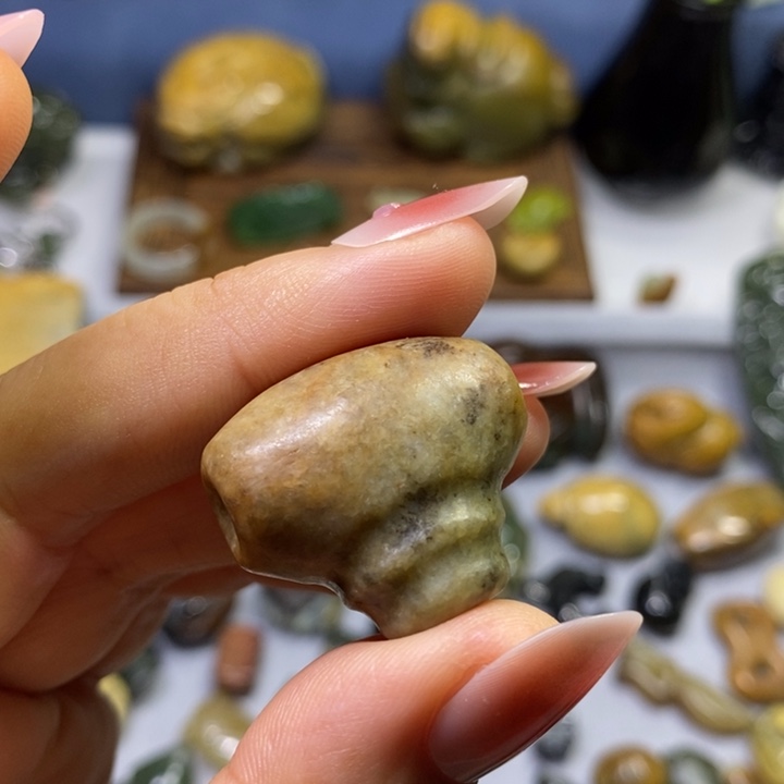 岫岩河磨玉（透闪石质玉）未镶嵌挂件三通1.8