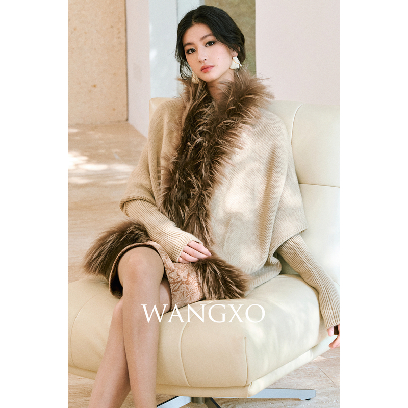 WANGXO  重磅貉子毛条拼羊毛针织衫2501237W