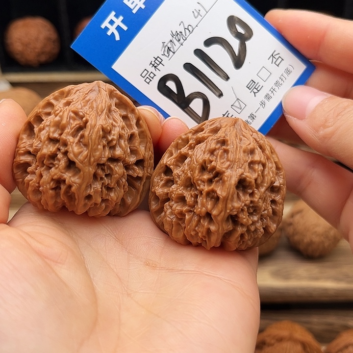 文玩核桃吊坠三角疆41