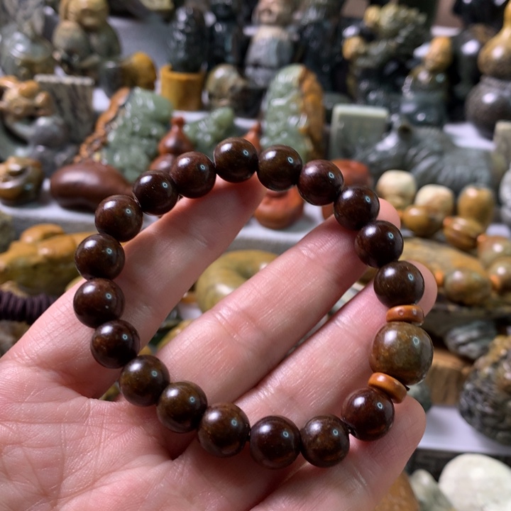 未镶嵌岫岩河磨玉（透闪石质玉）把件