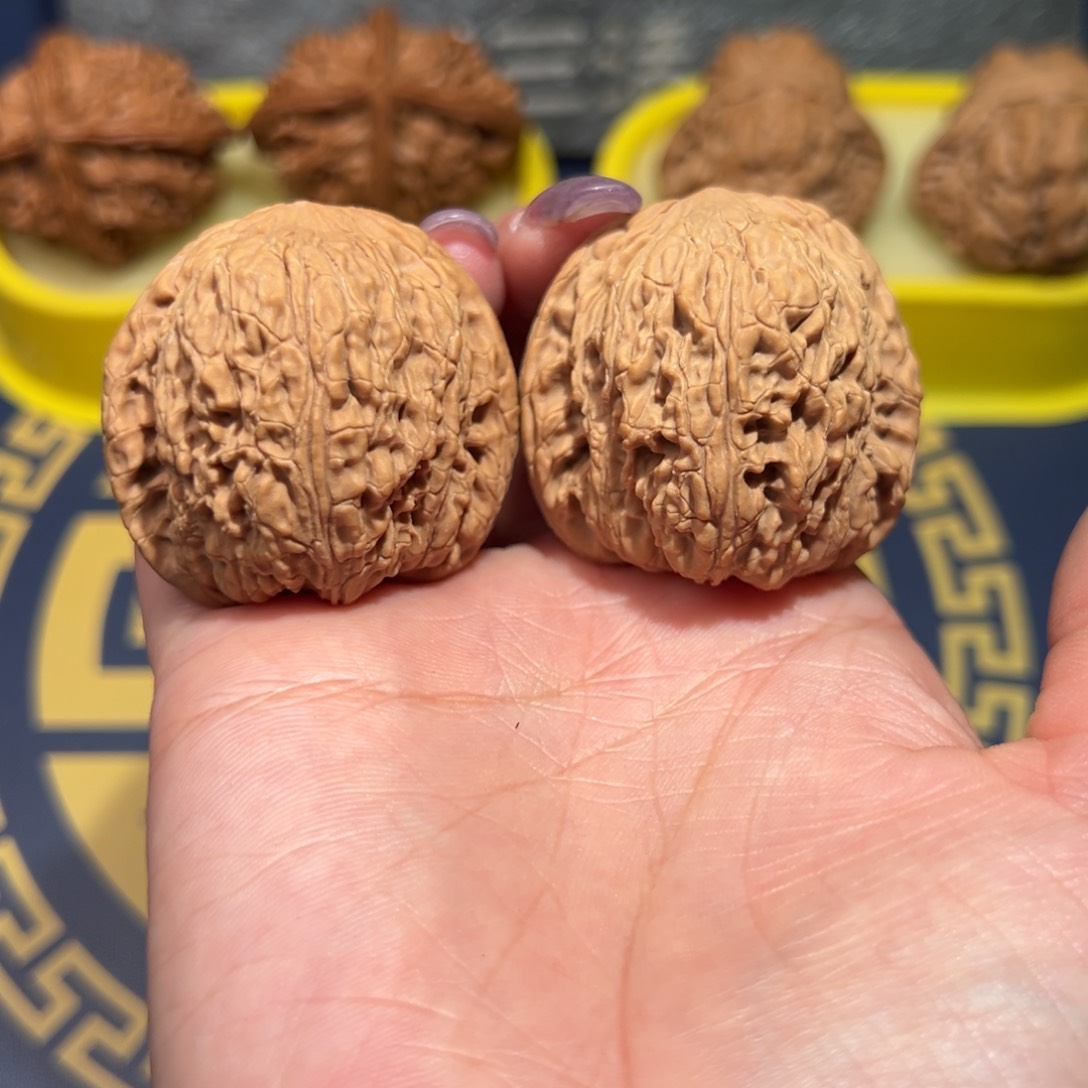 文玩核桃把件绣球39