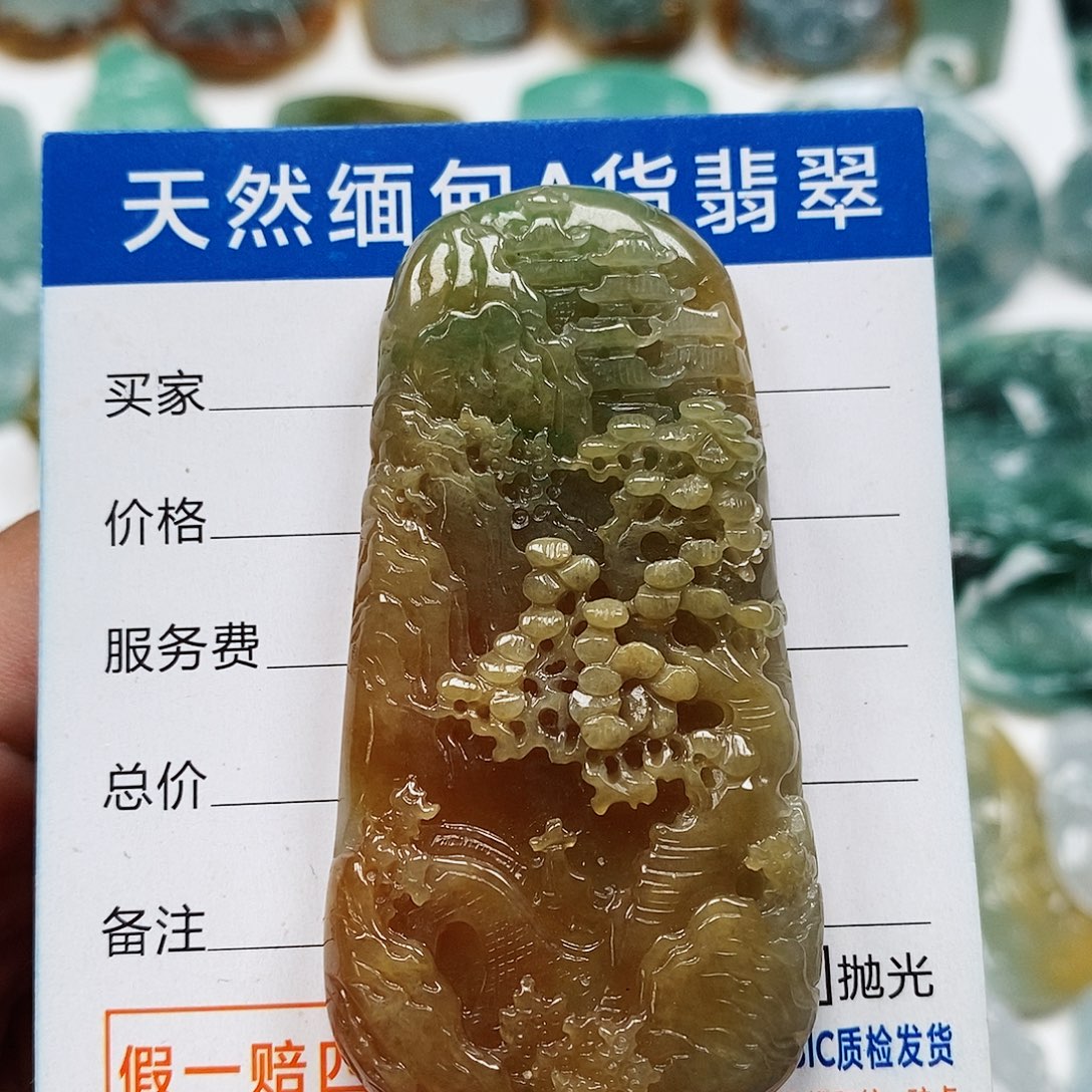 翡翠未镶嵌颈饰山水