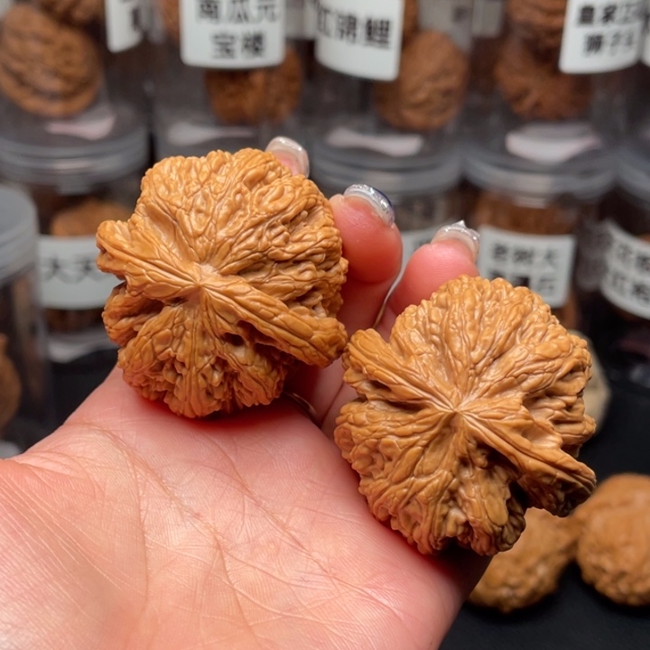 R***r文玩核桃吊坠大粗筋