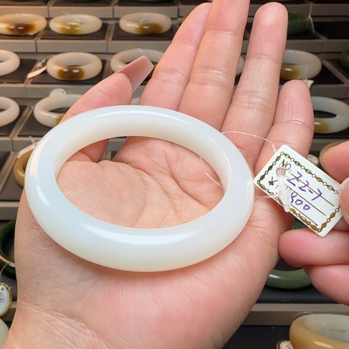 和田玉未镶嵌手镯