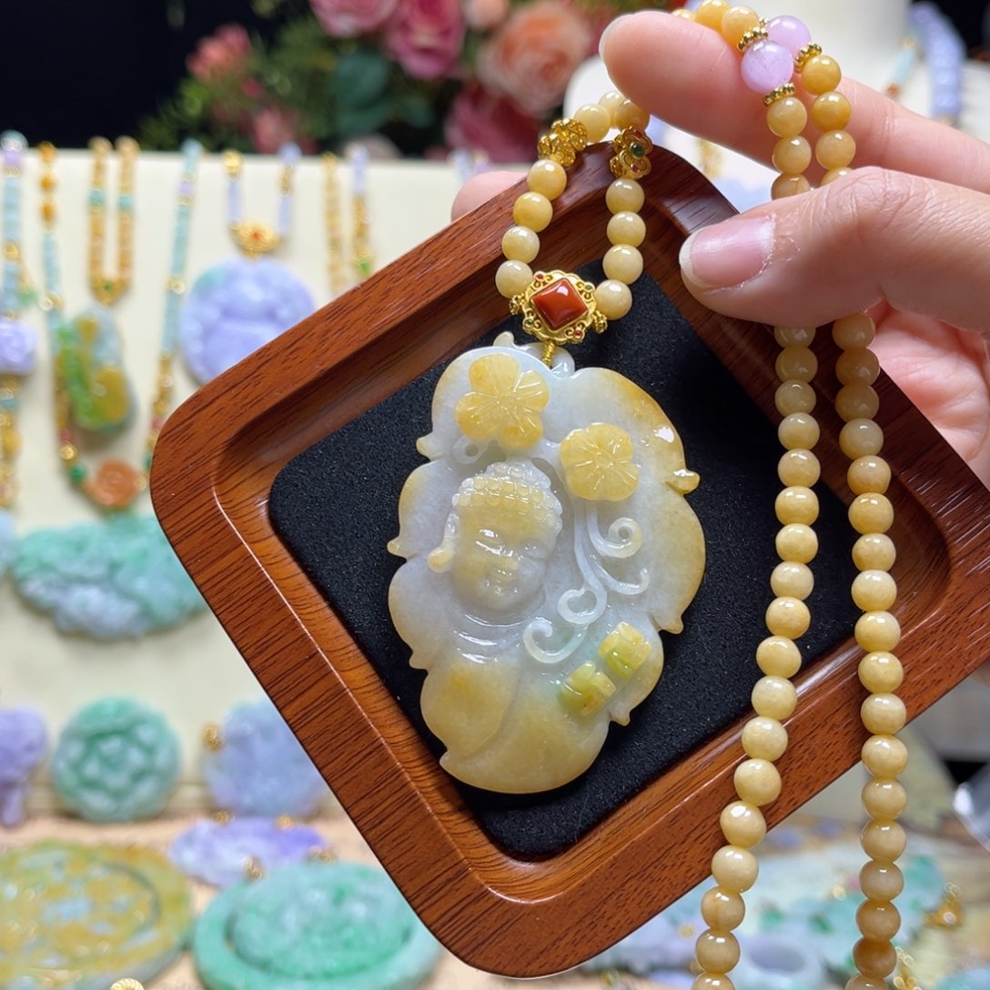 翡翠颈饰未镶嵌大业有成