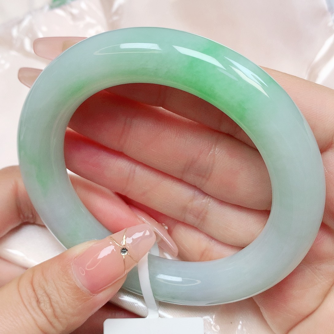 翡翠手镯未镶嵌抖音981