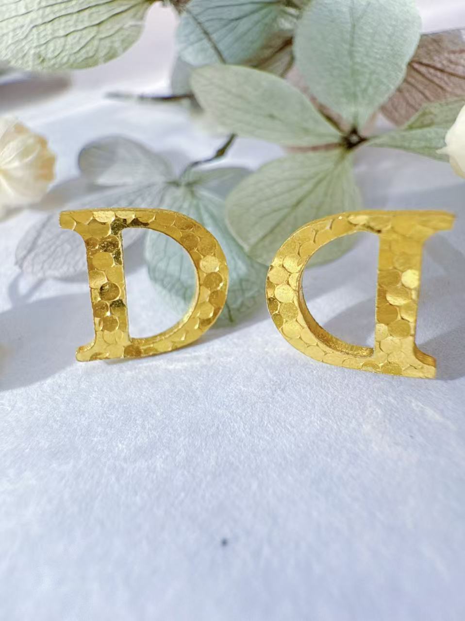 金灵王时尚黄金足金5D无氰工艺D字母耳饰气质百搭简约