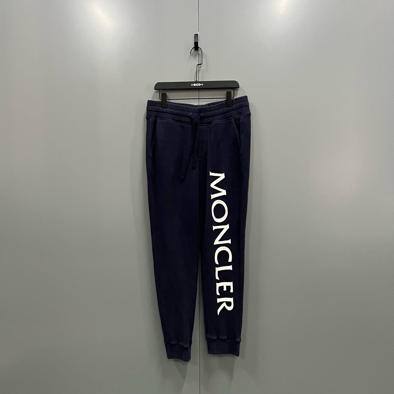 95新 MONCLER （bb）122 藏青色印花logo卫裤 M码