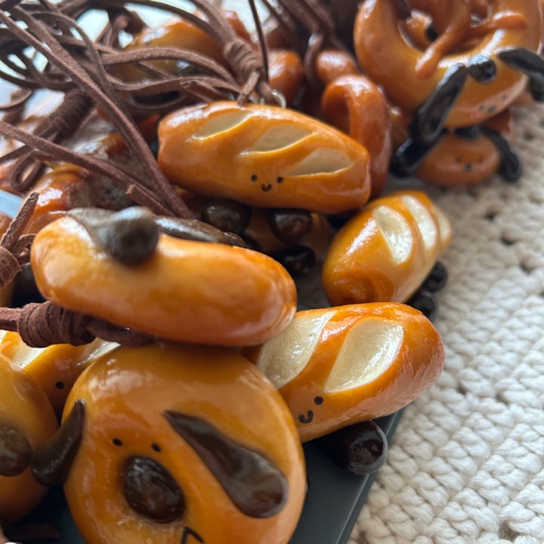 【瑕疵4个任选】手工碱水面包挂件小众满分礼物