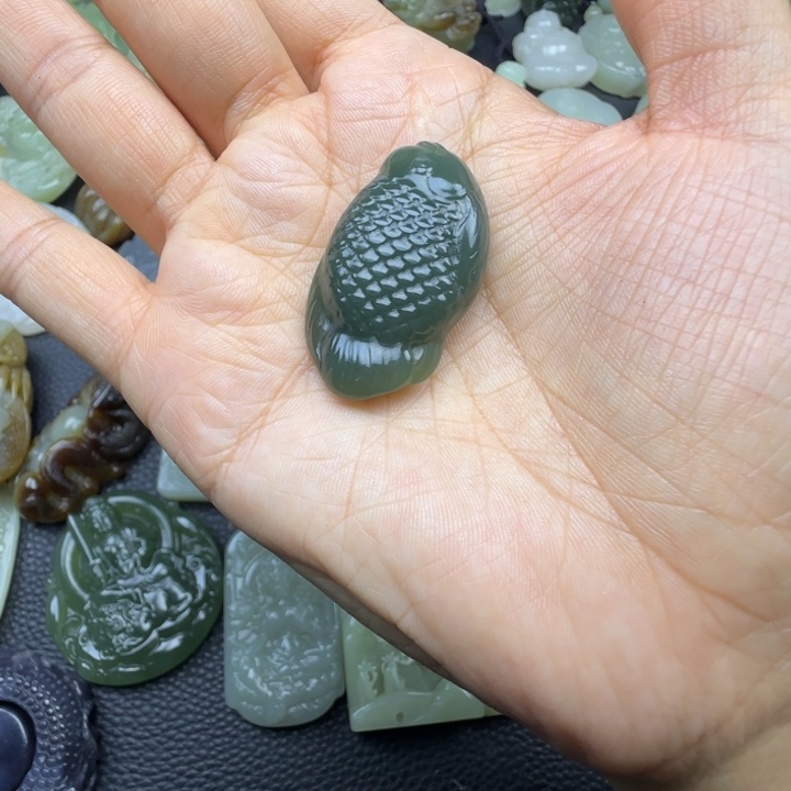 和田玉未镶嵌珠宝奇石