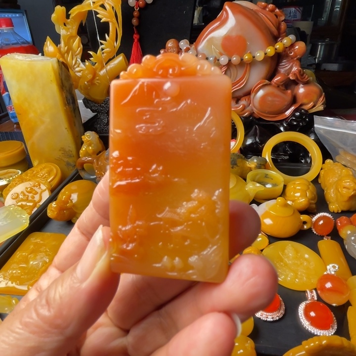 未镶嵌石英质玉（黄龙玉）颈饰