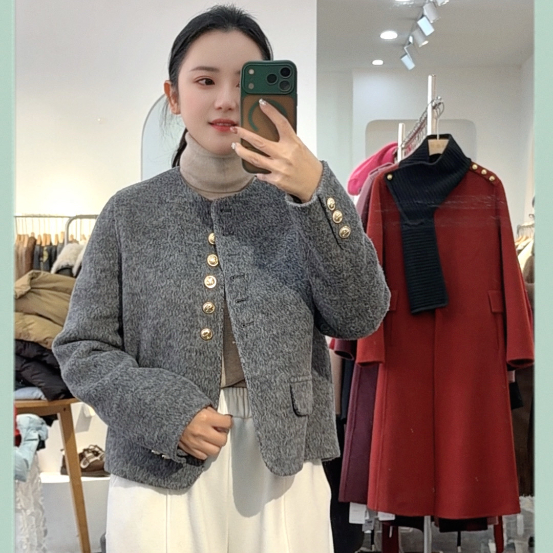 8042冬款宽松小香风圆领金属单排扣短款百搭双面毛呢大衣