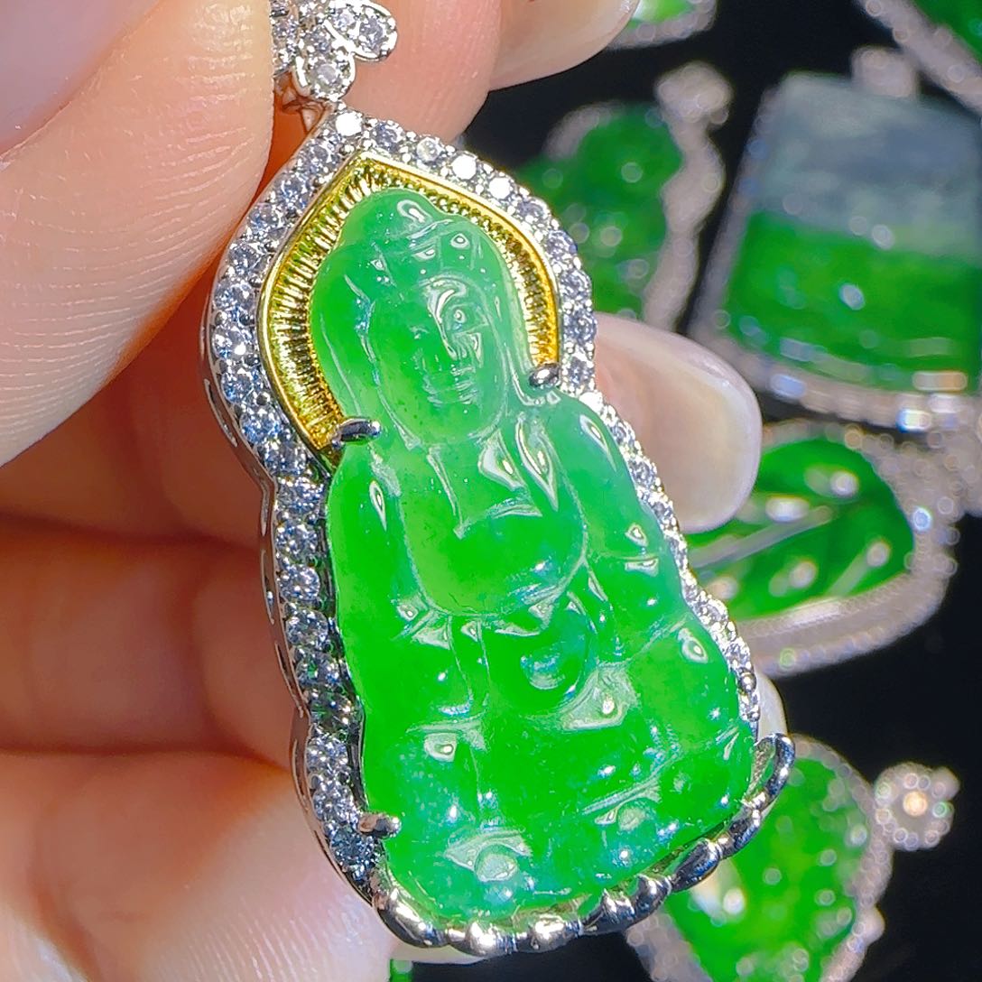 翡翠吊坠(赠链)未镶嵌