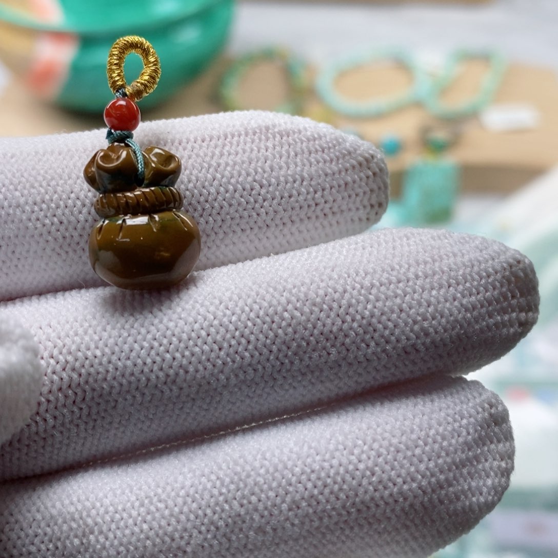 绿松石颈饰未镶嵌记****~