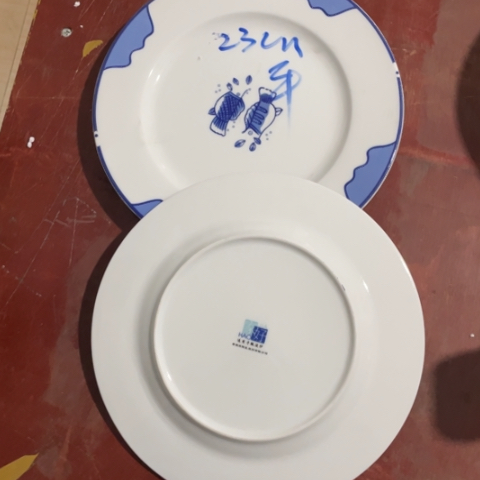 景德镇红叶陶瓷研究所9英寸平盘2个