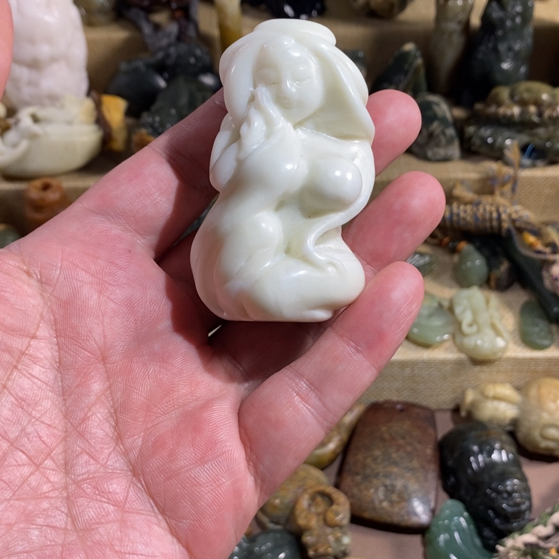 未镶嵌透闪石质玉挂件