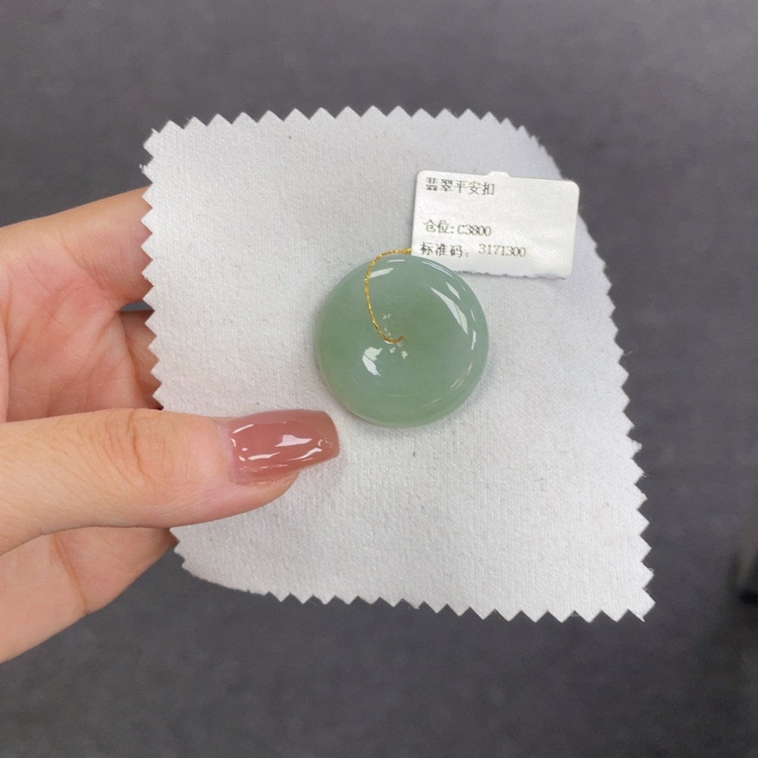 翡翠未镶嵌颈饰平安扣