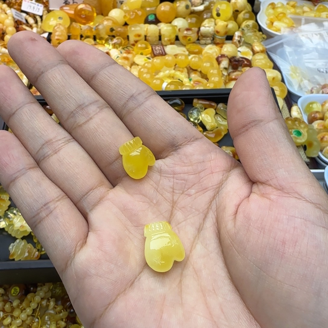 W***嘉琥珀未镶嵌裸石1.6g