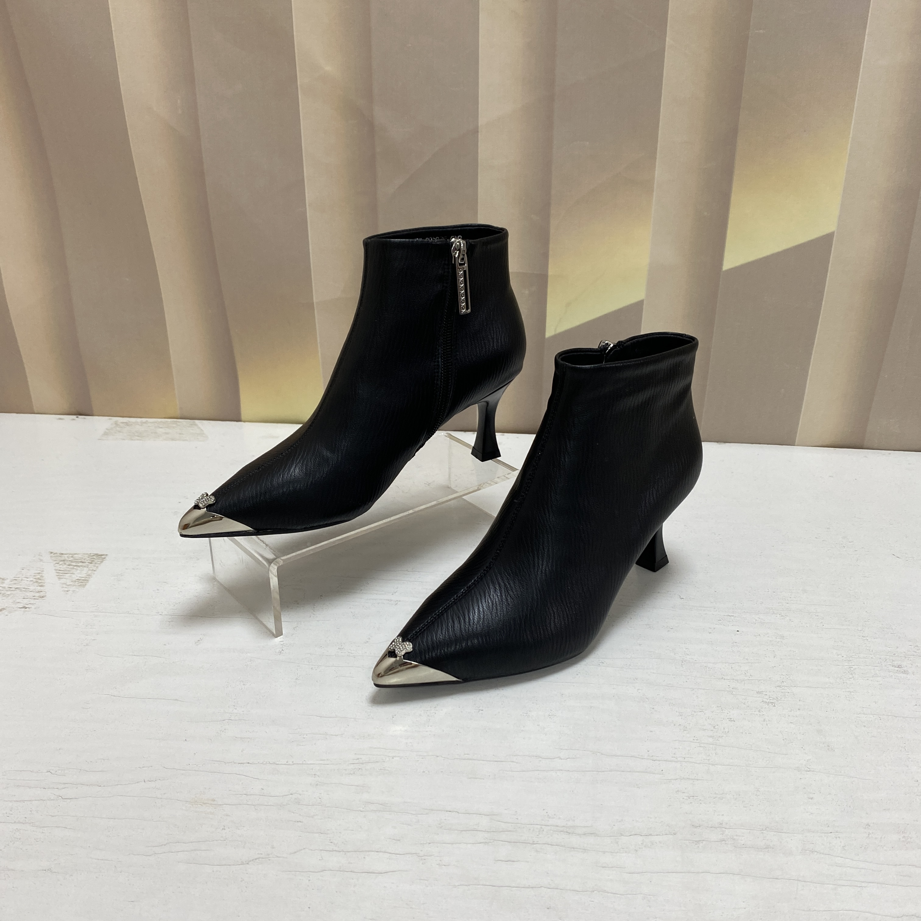 12352秋冬时尚百搭细跟尖头单里短靴F