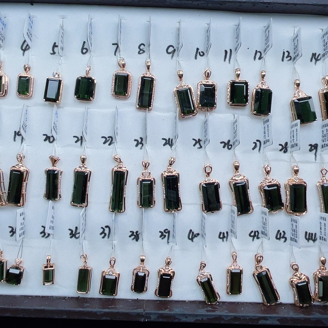 18K金镶嵌吊坠(不含链)碧玺