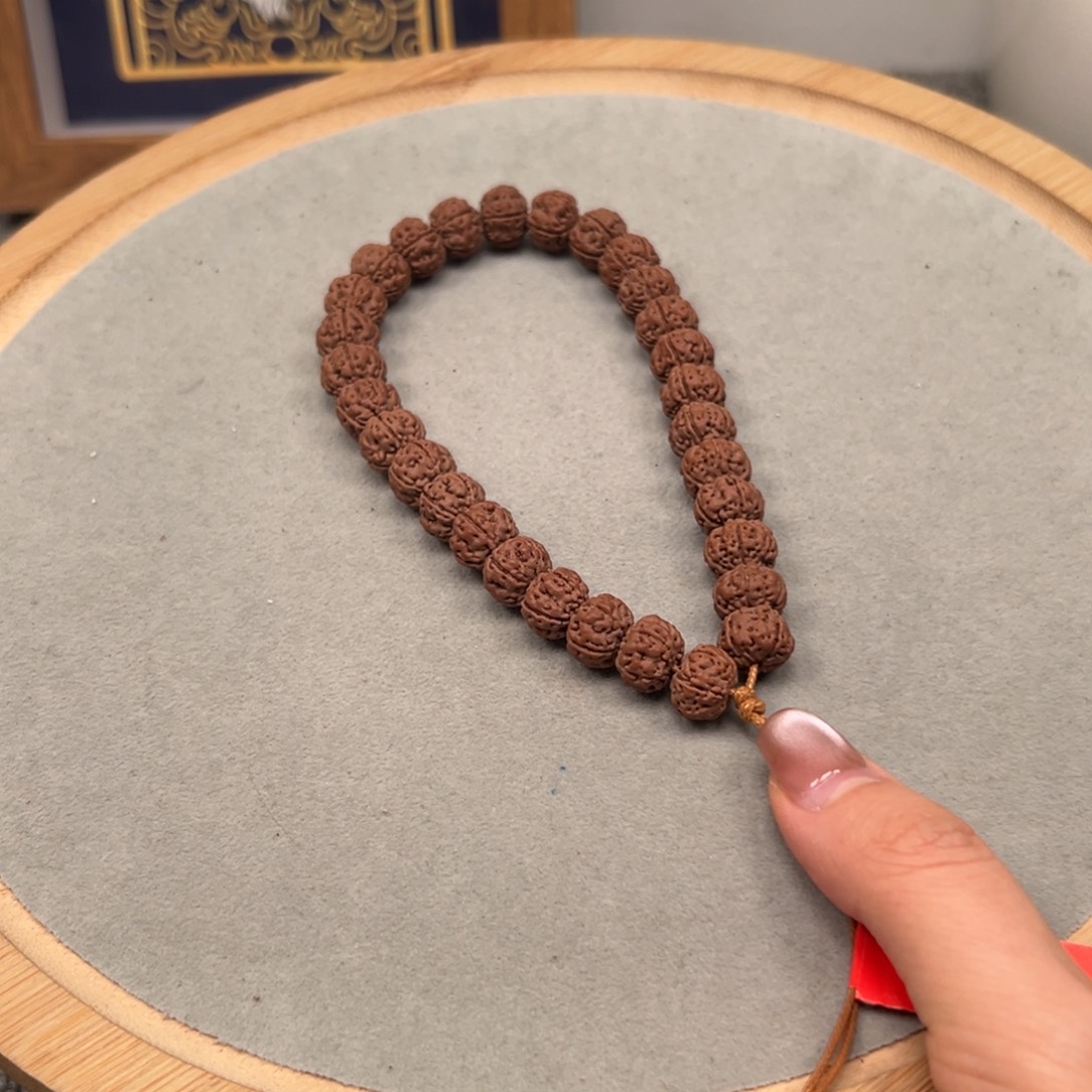 秦***.金刚菩提吊坠老树王