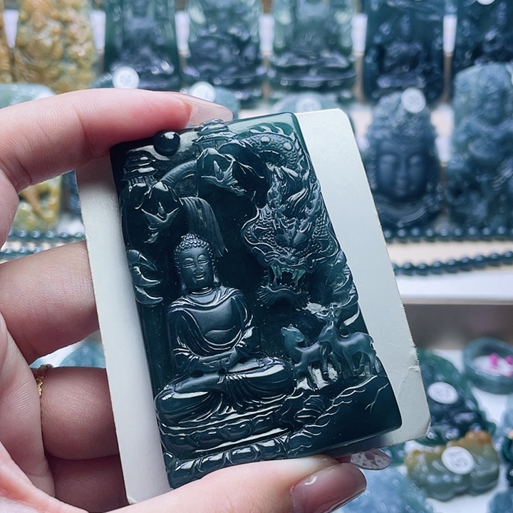 倔***孩翡翠未镶嵌颈饰翡翠未镶嵌