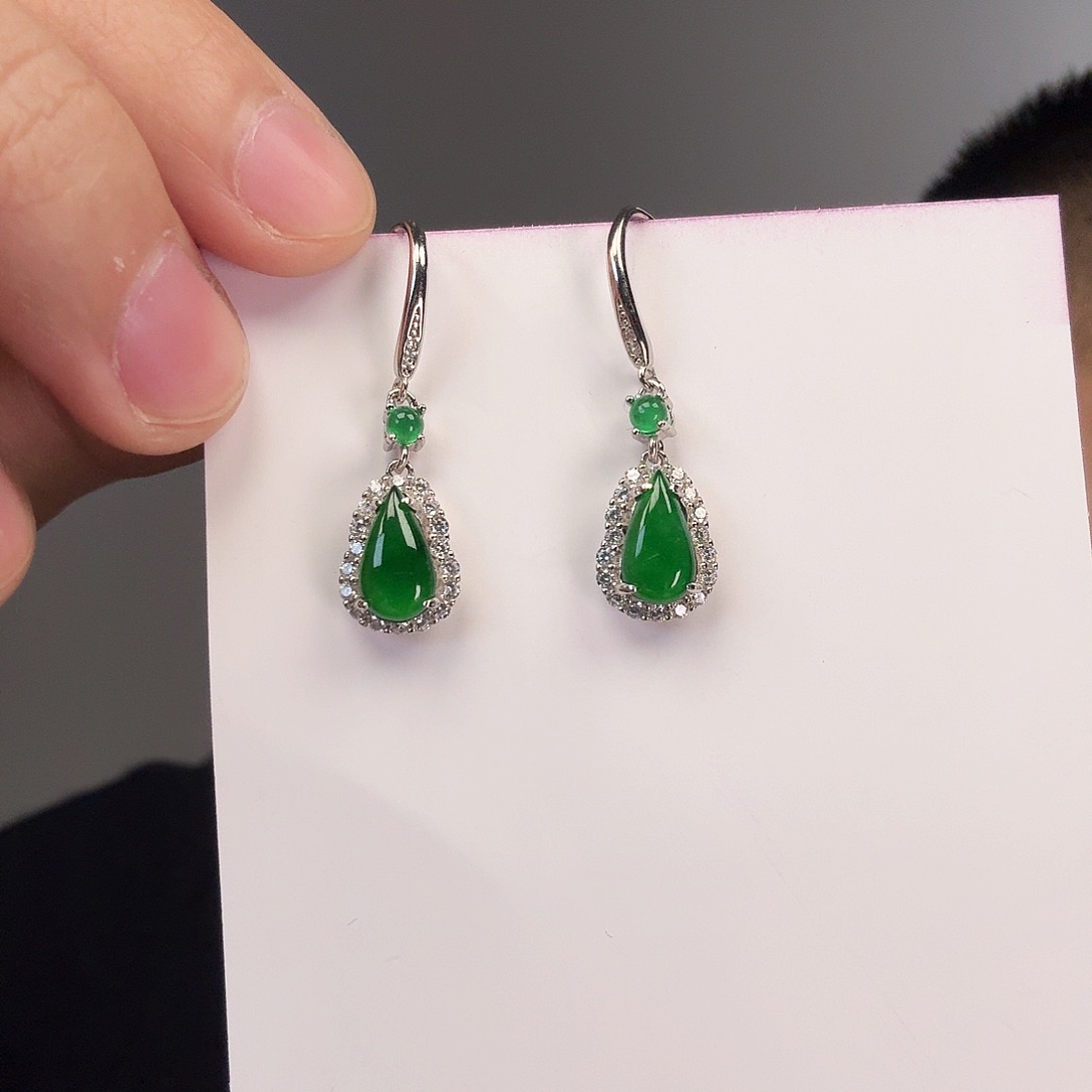 翡翠颈饰未镶嵌一对