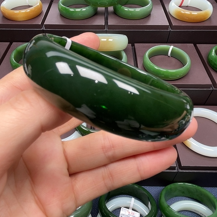 和田玉未镶嵌手镯63口径