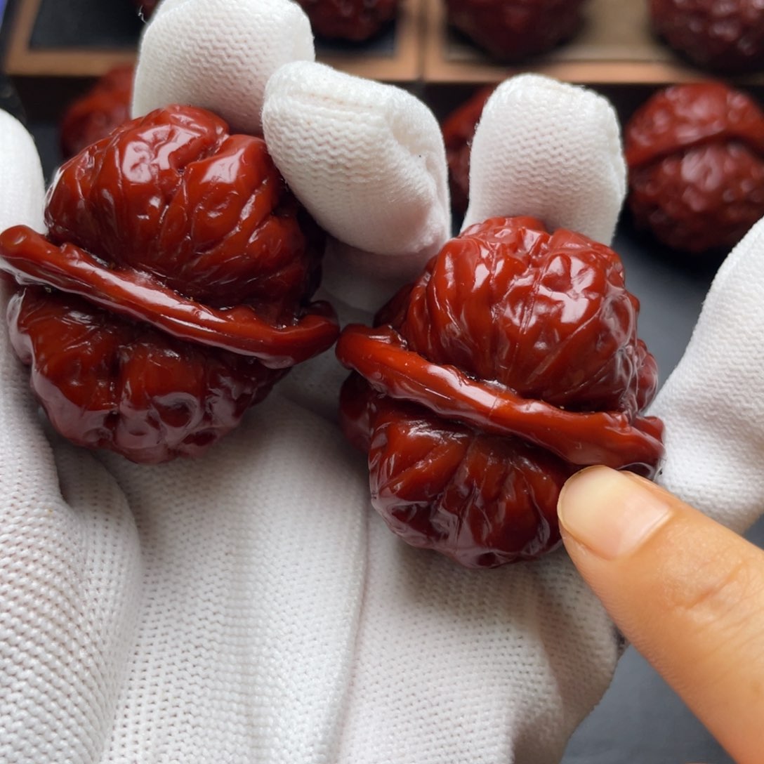 文玩核桃吊坠蛤蟆瑕疵