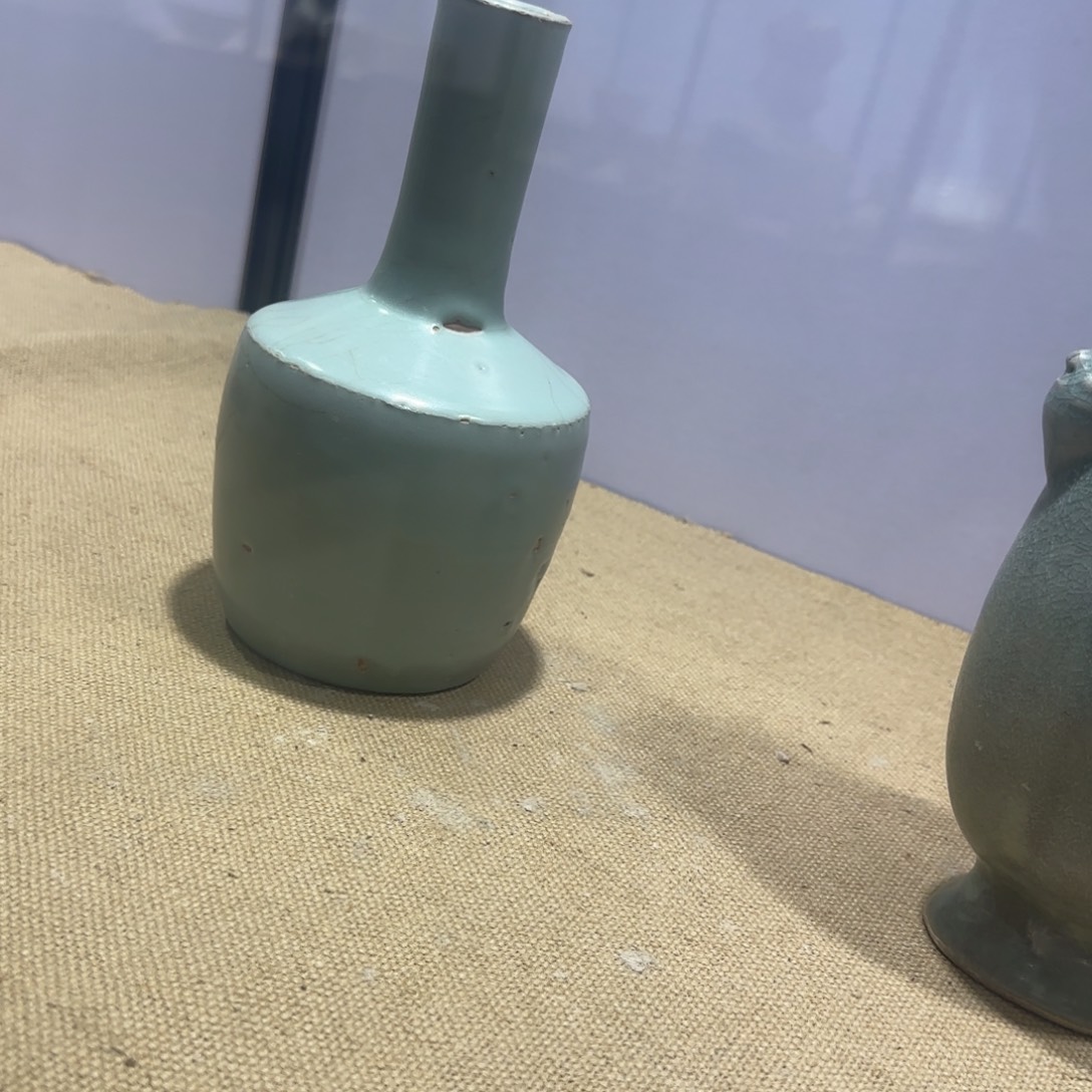 卢***遥陶摆件汝瓷。          