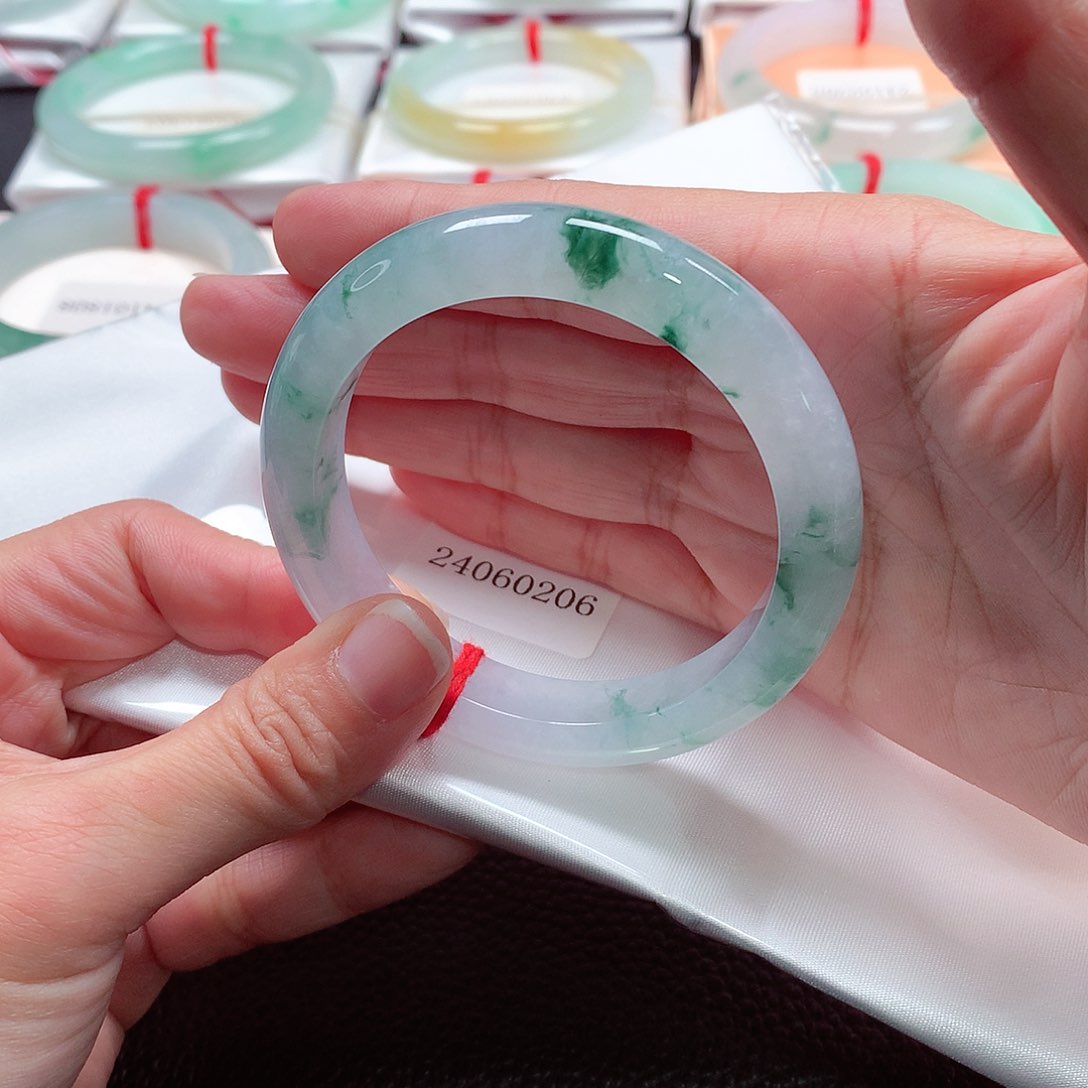 翡翠手镯未镶嵌天然A货翡翠手镯  有纹