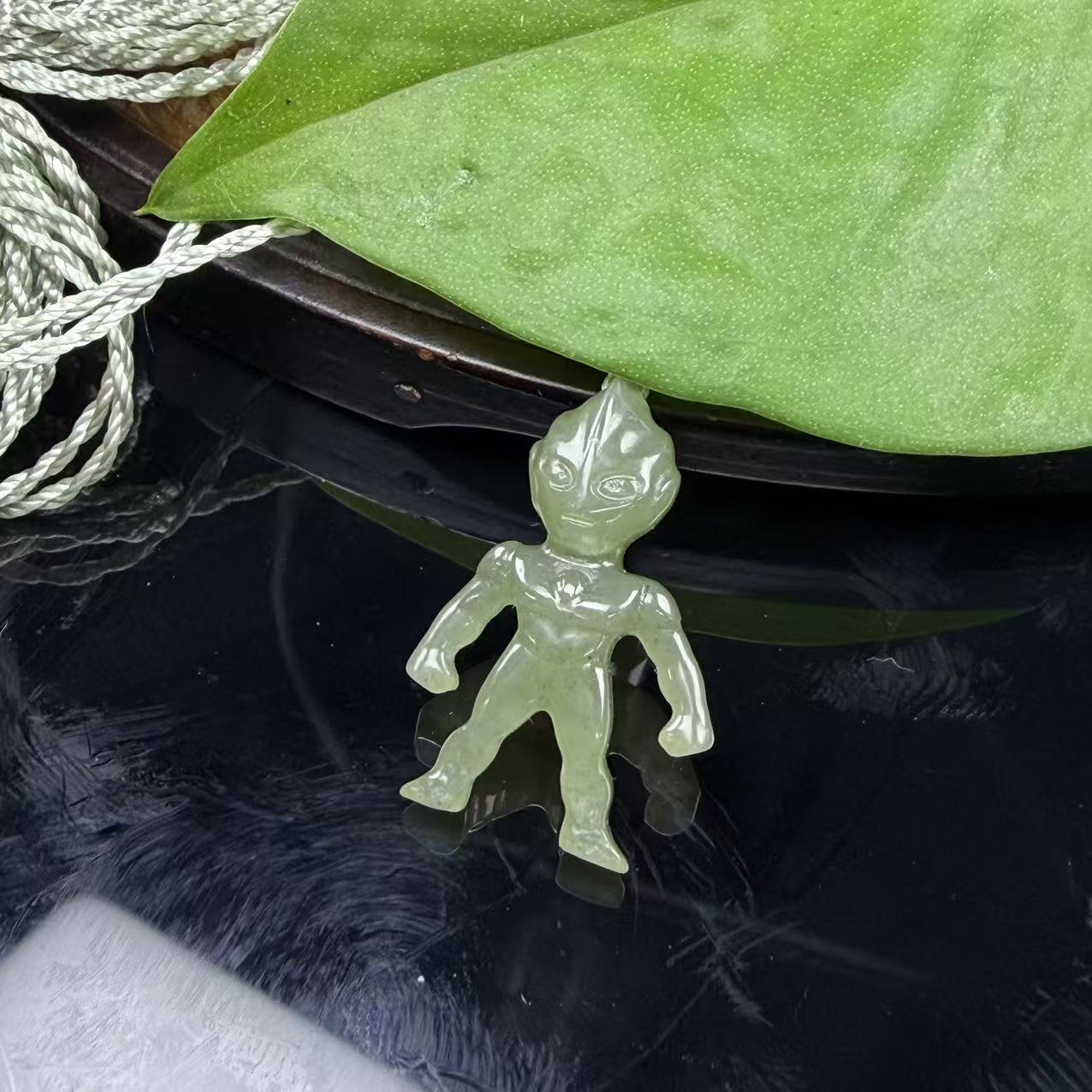 天然和田玉奥特曼吊坠多样性发其一