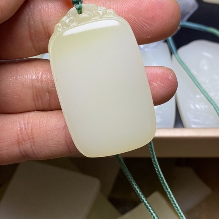 和田玉未镶嵌耳饰