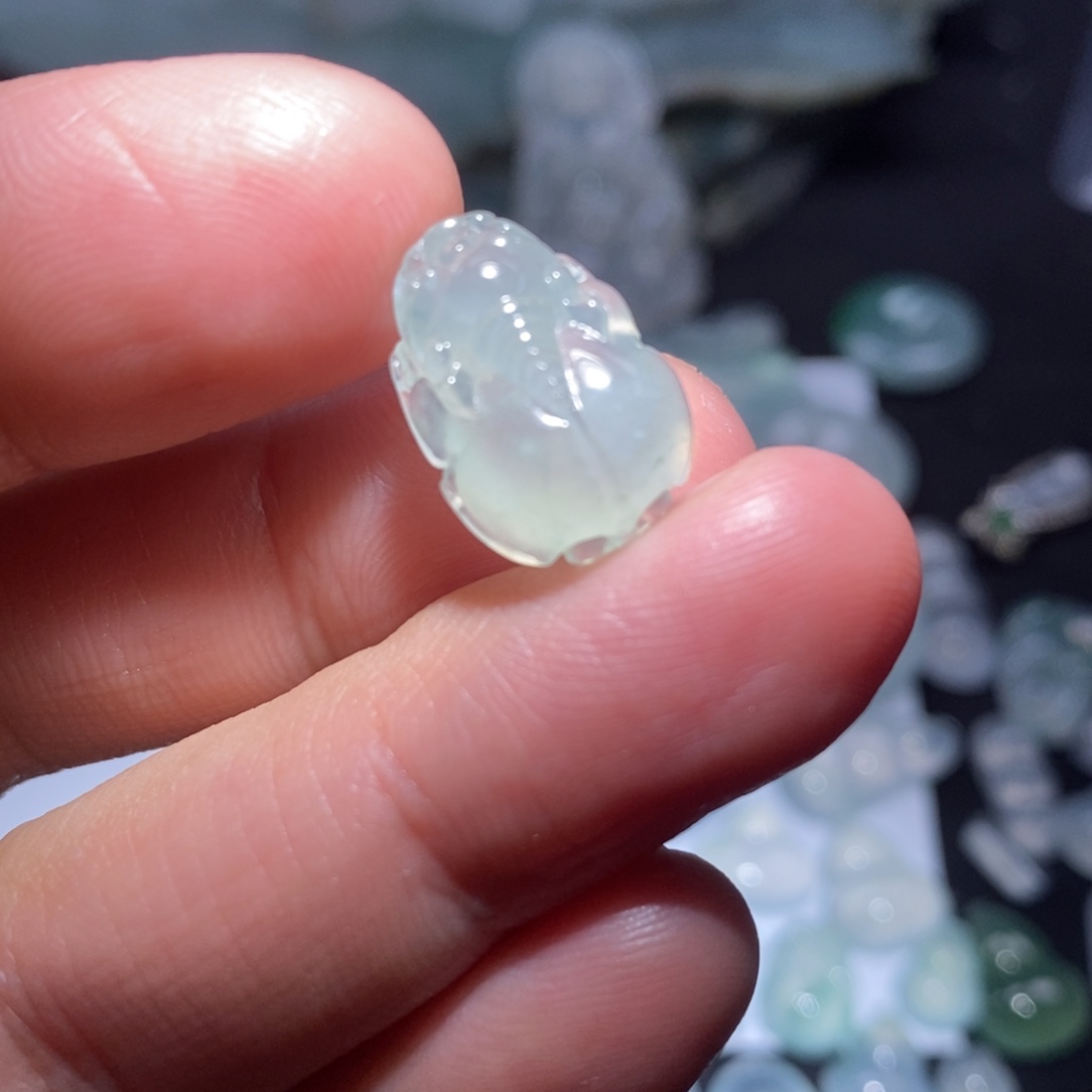 翡翠颈饰未镶嵌貔貅