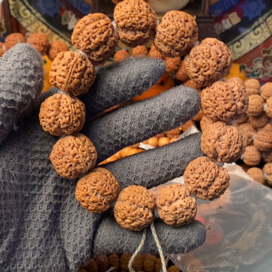 金刚菩提吊坠和****室24+大菠萝梅花