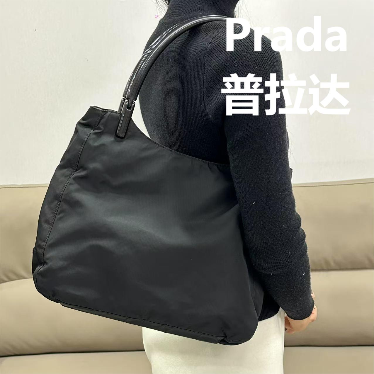 95新 Prada/普拉达 黑色手提包/H08173