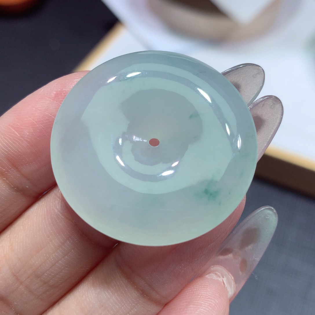 翡翠未镶嵌颈饰平安