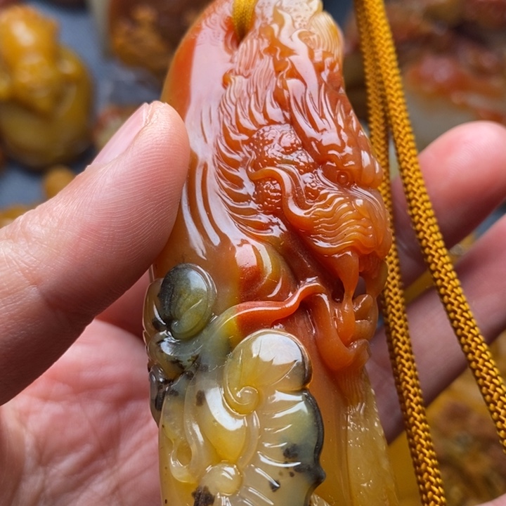 石英质玉（黄龙玉）合金颈饰